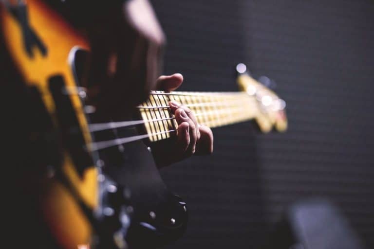 Learn How To Strum With 2024‘s Top 10 Best Online Guitar Lessons