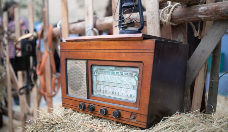 1950's: Radio is widely used to teach